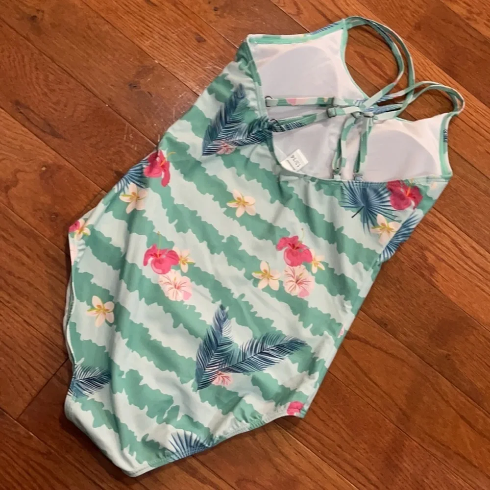 Nwot Kid’s swimsuit 13/14